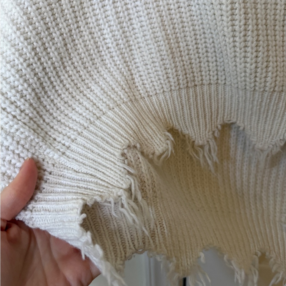 Frayed Hem white/cream Sweater - Picture 2 of 3